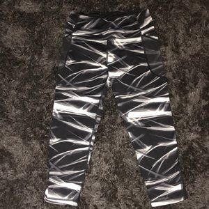 Cropped Black and White VS Sport Leggings